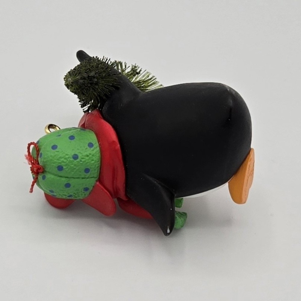 Hallmark Keepsake Dad Ornament Penguin With Christmas Tree‎ 2003 Vintage Scarf - Picture 2 of 2